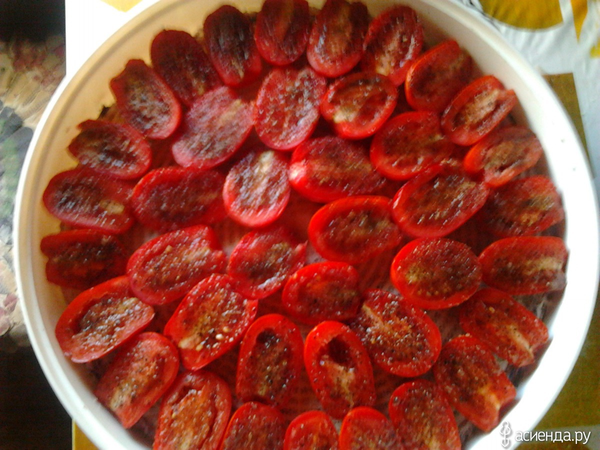 Вяленые помидоры пластинками в сушилке